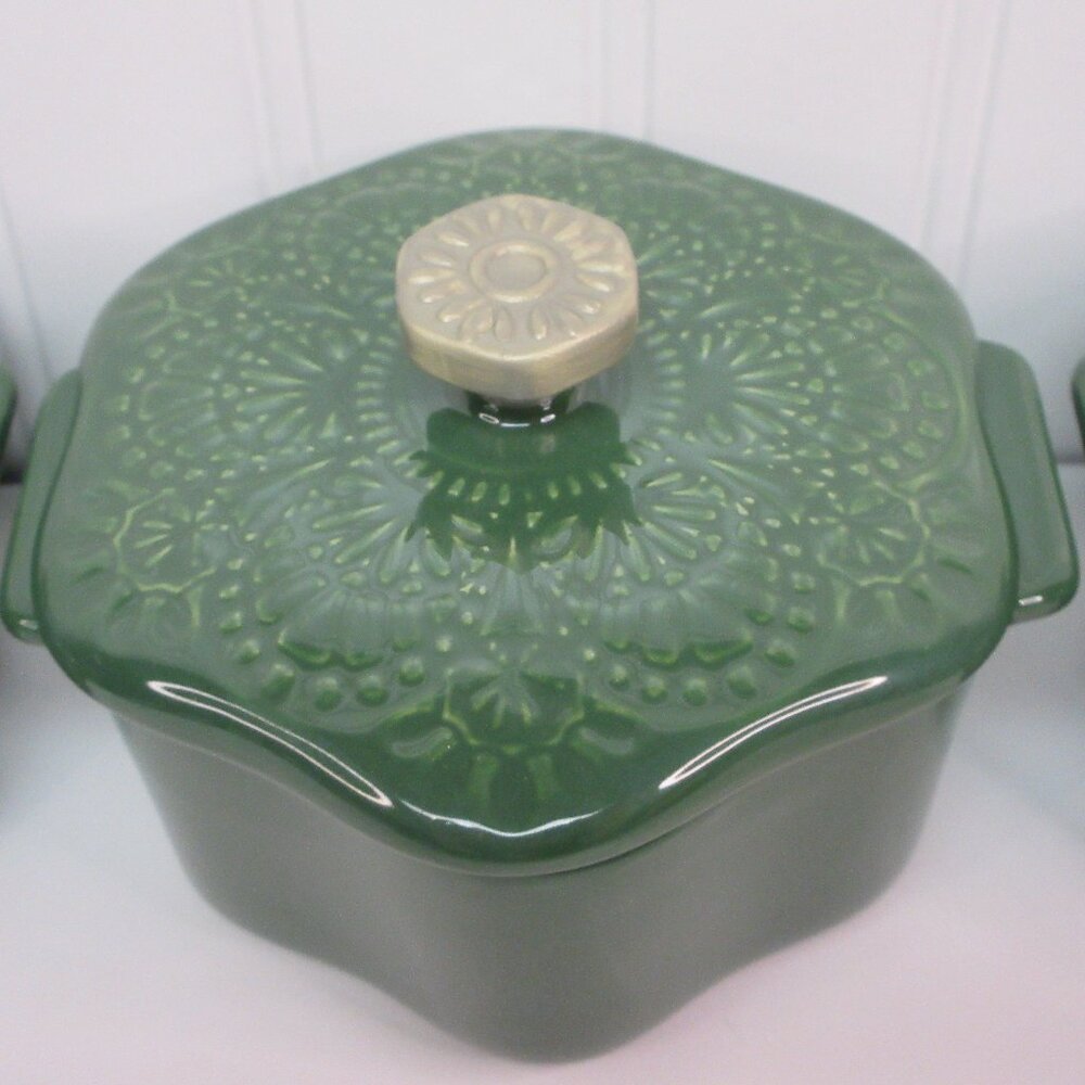Pioneer Woman Snowflake Cocotte with Lid Stoneware Green Christmas Holidays